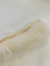 Lade das Bild in den Galerie-Viewer, Kunstpelz-Kapuzenstreifen / -paspel creme