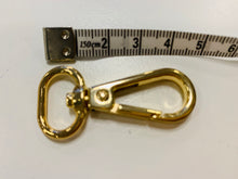 Lade das Bild in den Galerie-Viewer, Karabiner 18mm gold