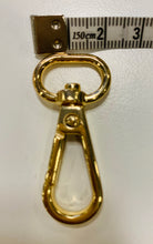 Lade das Bild in den Galerie-Viewer, Karabiner 18mm gold
