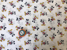 Lade das Bild in den Galerie-Viewer, Baumwollstoff Mickey Mouse auf weiß
